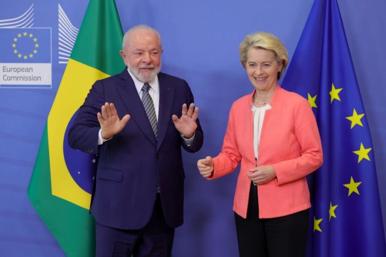 Von der Leyen expressou a Lula apoio para a COP30 e conclusão do acordo com Mercosul