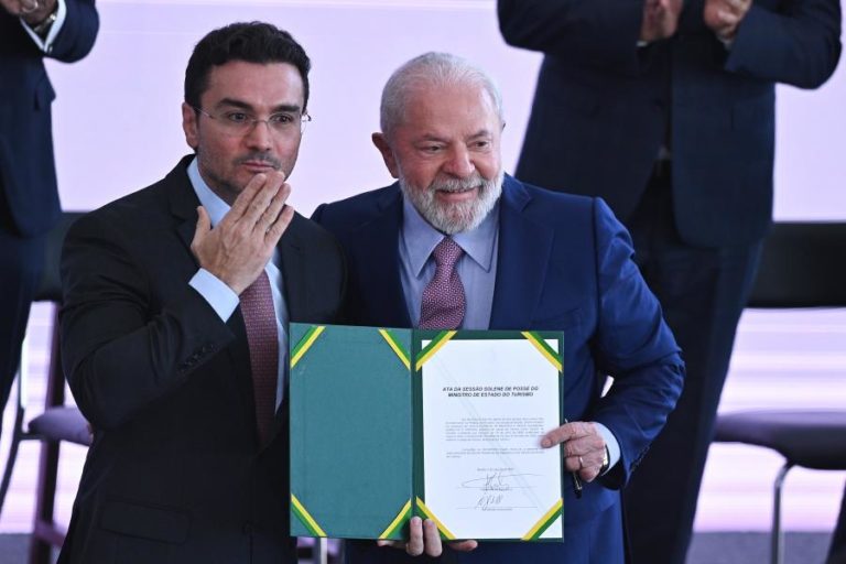 Ministro do Turismo abandona Governo do Brasil após ultimato do partido