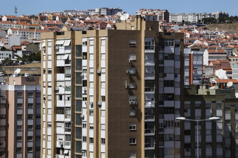 Taxa Euribor desce a três, a seis e a 12 meses