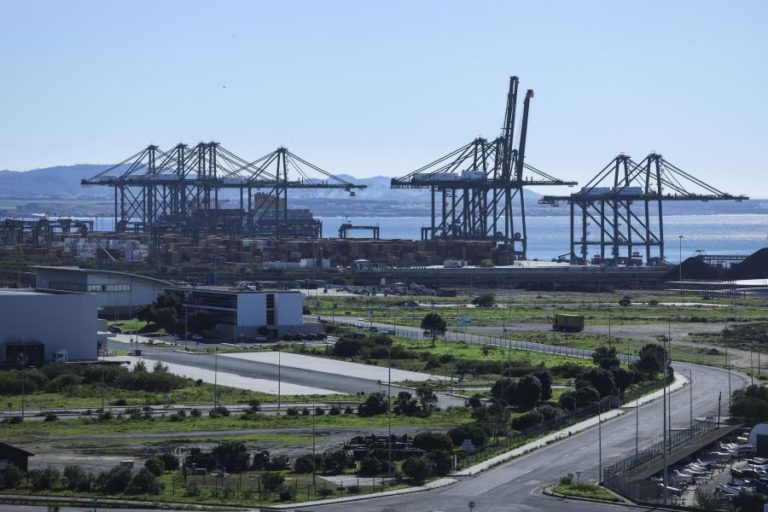 Greve está a afetar operações no Terminal XXI do Porto de Sines