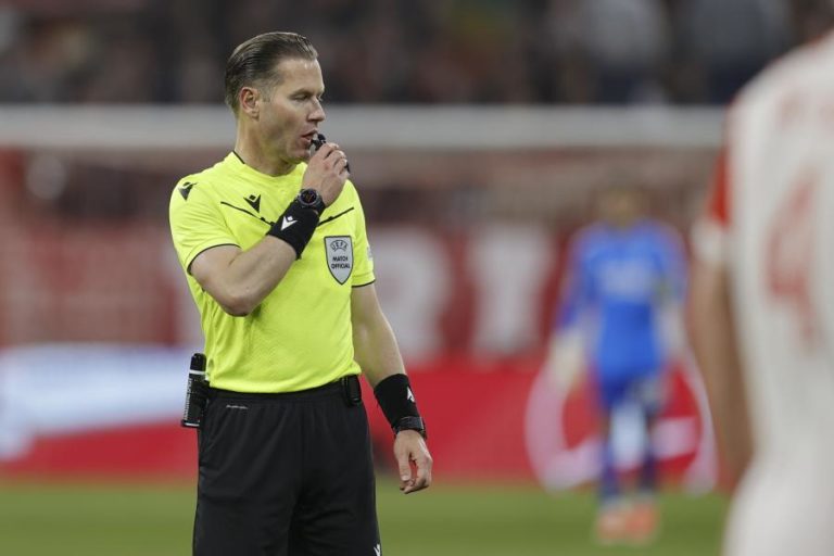 LC: Neerlandês Danny Makkelie arbitra Nápoles-Sporting