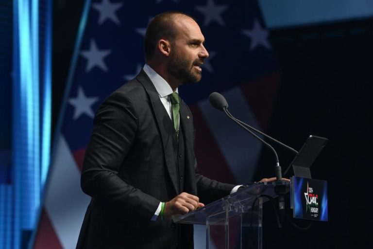 Parlamento brasileiro indefere indicação de Eduardo Bolsonaro como líder da minoria