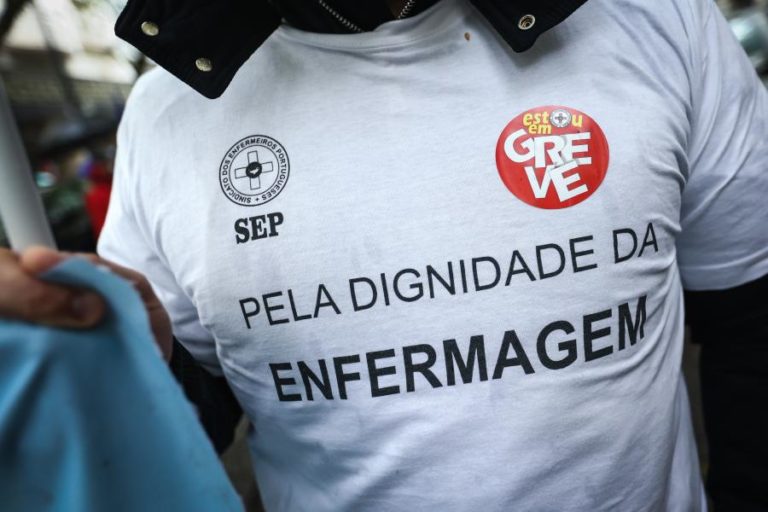 Greve dos enfermeiros em Setúbal com adesão superior a 80%, segundo sindicato