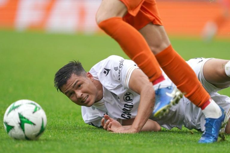 Tomás Händel reforça Estrela Vermelha após 16 épocas no Vitória de Guimarães