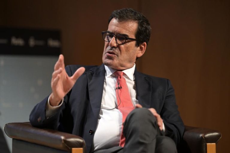 Moreira acusa Pinto Luz de “Portofobia” por declarações sobre o ‘metrobus’ do Porto