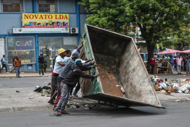 Violência pós-eleitoral em Moçambique provocou 50 mil desempregados e ameaça recessão