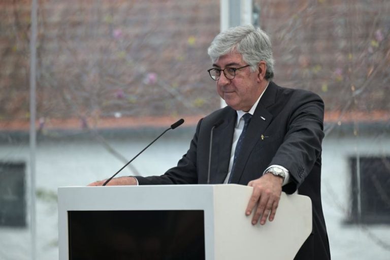 Reitor do Porto denuncia pressões para aceitar entradas ilegais em Medicina