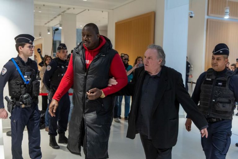 Ator Gérard Depardieu vai ser julgado por novo caso de crimes sexuais