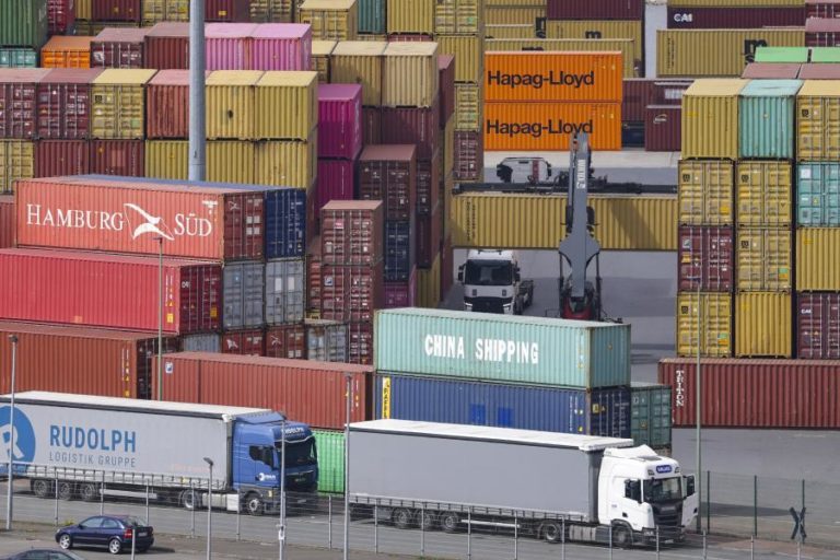 Exportações caem 11,3% e importações sobem 2,8% em julho