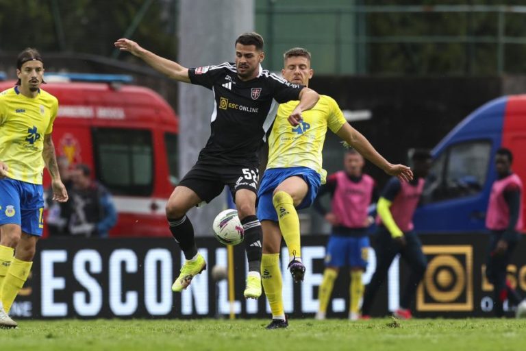 Avançado Henrique Pereira reforça Desportivo de Chaves por empréstimo do Santa Clara