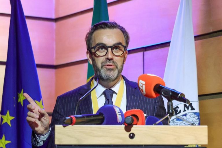 Falta de médicos e enfermeiros ensombra o 46º aniversário do SNS