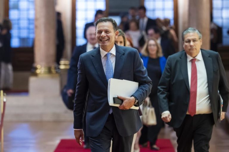 Governo começa a receber partidos para debater orçamento de 2026, lei da nacionalidade e Palestina
