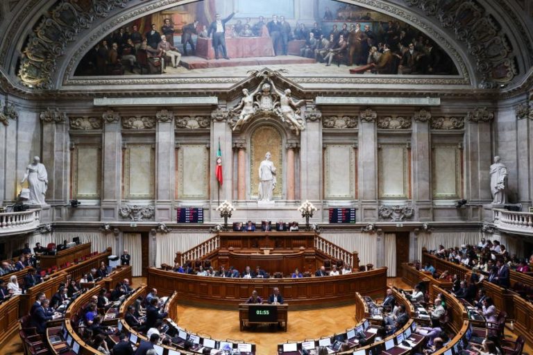 Parlamento discute e vota hoje nova proposta de alteração da lei de estrangeiros