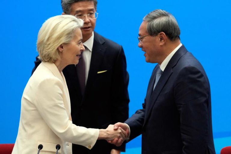 Li Qiang pede à UE que evite “politização” económica em reunião com Von der Leyen