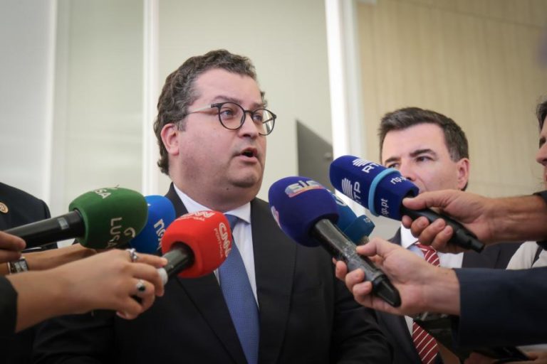 Ministro das Finanças admite que crescimento do PIB está abaixo da “ambição” do Governo