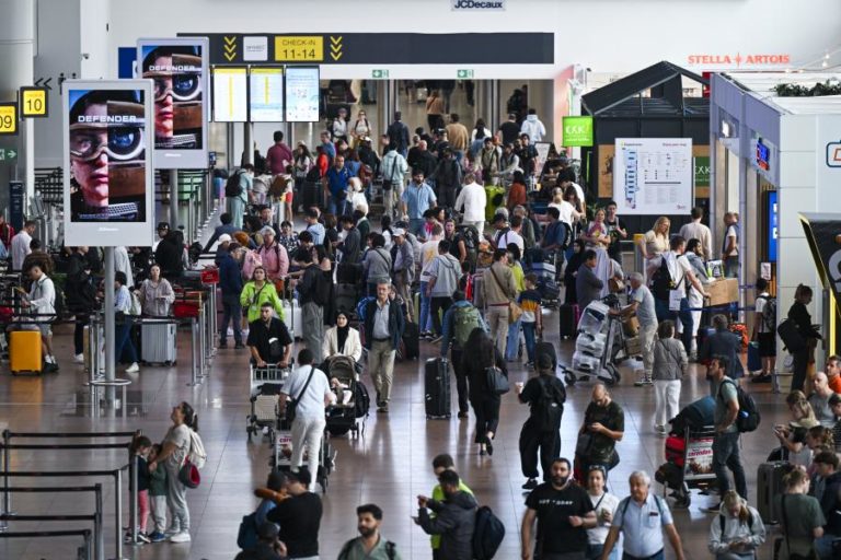 Aeroporto de Bruxelas continua com perturbações devido a ciberataque
