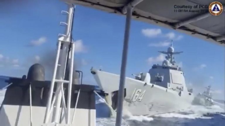 China diz que impôs “medidas de controlo” a navios filipinos em recife disputado