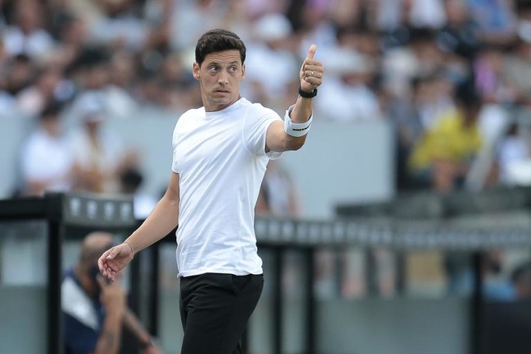 Luís Pinto reconhece “dores de crescimento” no comando do Vitória de Guimarães