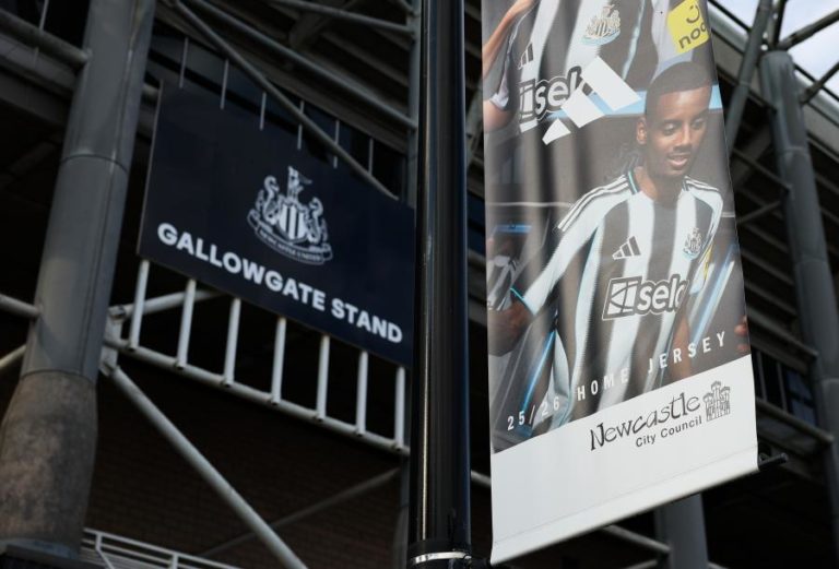 Alexander Isak muda-se para o Liverpool com recorde de transferência