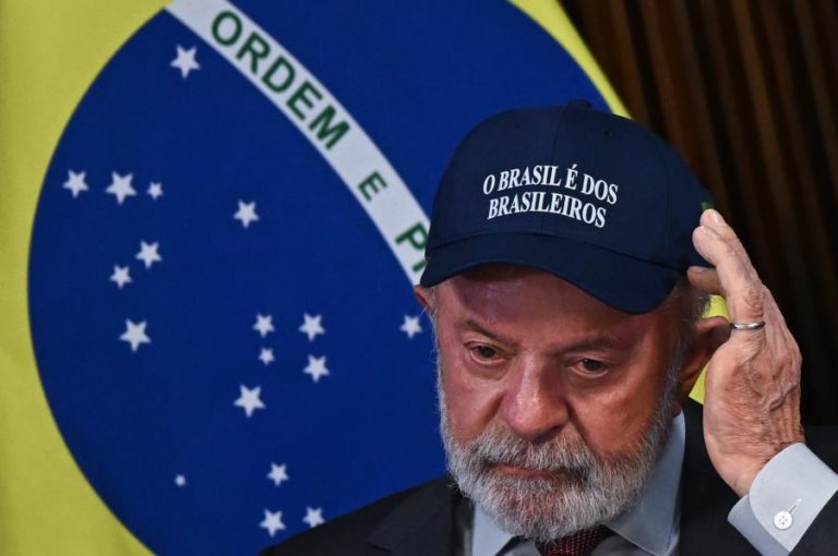 Lula avisa “traidores da pátria” que “Brasil não recebe ordens de ninguém”