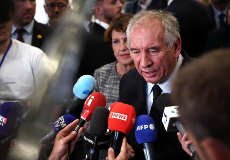 PM francês pede “prova de verdade” face à urgência de reduzir dívida