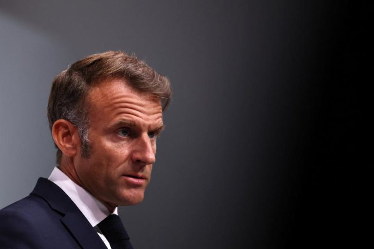Macron convoca líderes de partidos que apoiam Governo francês