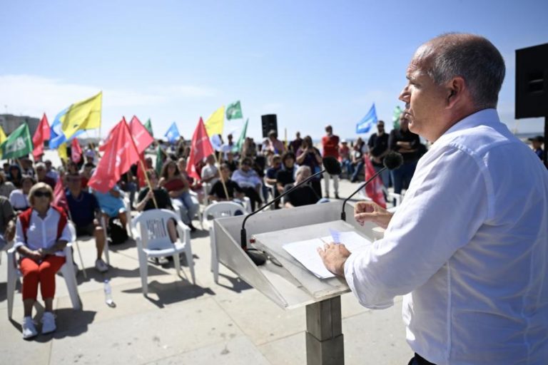 Paulo Raimundo inaugura festa do Avante! com visita a exposição sobre Constituição