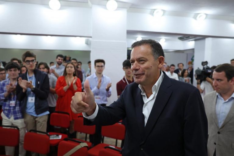 Montenegro garante apoio a Zelensky inclusive nos esforços de reconstrução