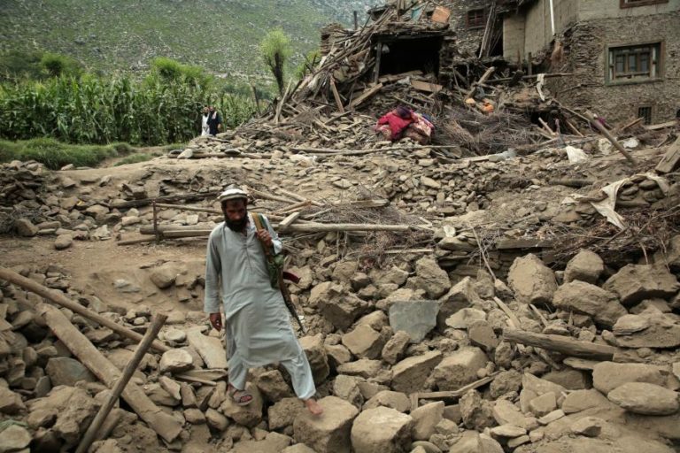 Balanço provisório do sismo no Afeganistão sobe para 900 mortos