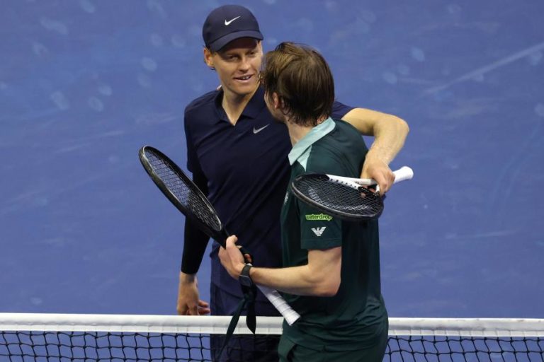 Sinner avança para os ‘quartos’ do Open dos EUA ao vencer Bublik por triplo 6-1