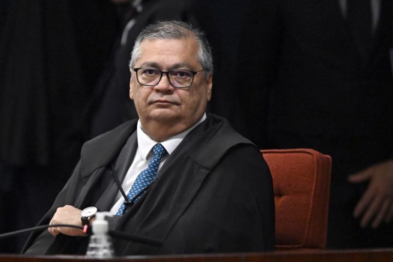 Juiz do Supremo brasileiro pede investigação a Bolsonaro pela gestão da covid-19