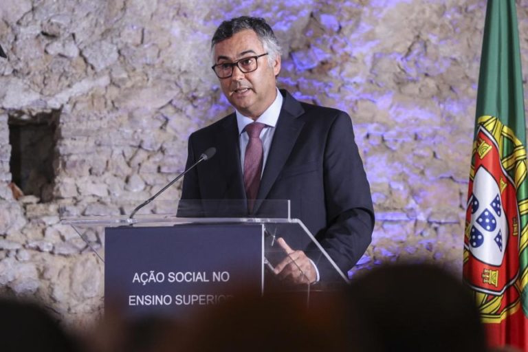 Ministro da Educação recusa ter pressionado reitor da Universidade do Porto