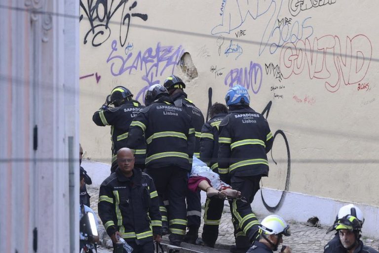 Descarrilamento do elevador da Glória provoca 15 mortos