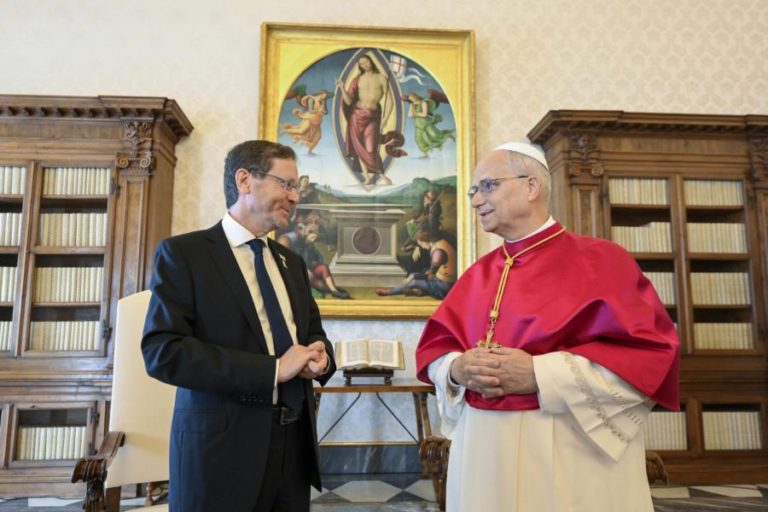 Papa Leão XIV recebe Presidente de Israel