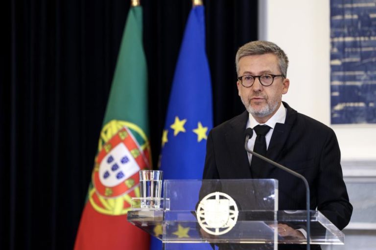 Moedas diz que a sua responsabilidade política é continuar a governar