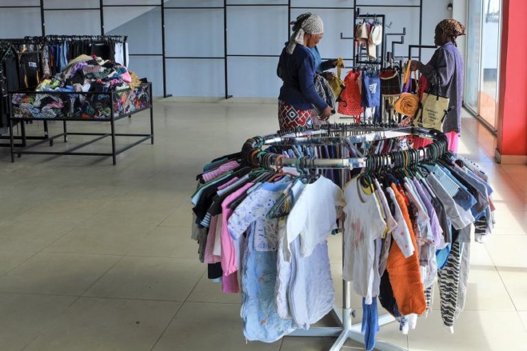 Roupa usada gera oportunidades em Maputo