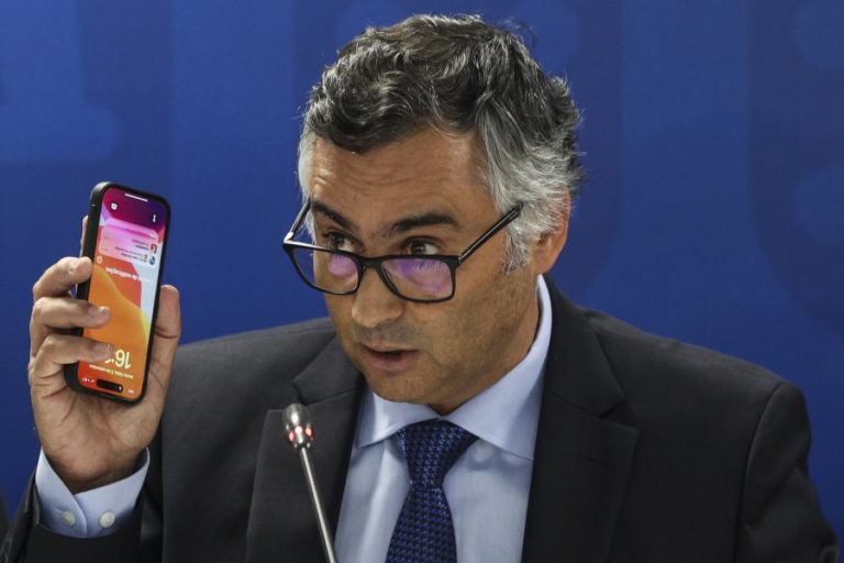 Ministro da Educação assegura estar “sempre disponível” para falar com reitores