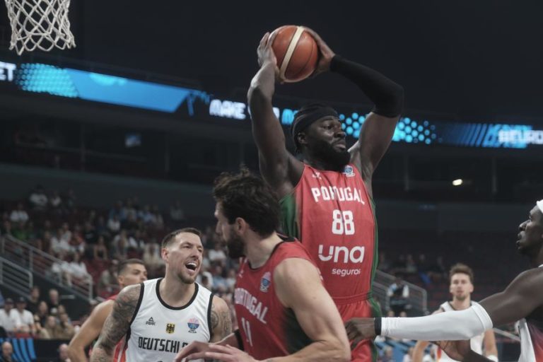 Seleção portuguesa de basquetebol sobe nove lugares no ranking FIBA para 47.º