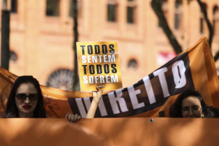 Cerca de uma centena marcha em Lisboa pelos direitos de “todos os animais”