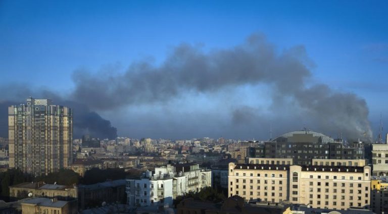 Rússia lançou míssil e 58 drones, maioria neutralizados pela defesa de Kiev