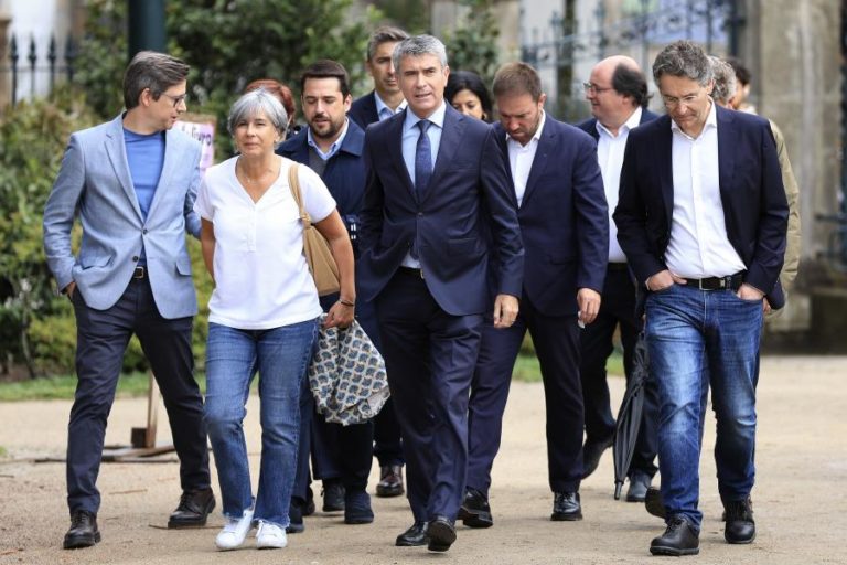 Carneiro pede que Governo congele mudanças na lei laboral e “grande sobressalto cívico”