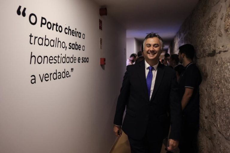Ministro escreve às escolas, professores e não docentes com promessa de valorização