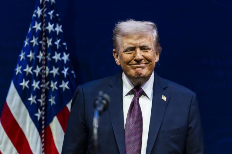 Casa Branca garante que Trump “não assinou” carta nem “fez um desenho” para Epstein