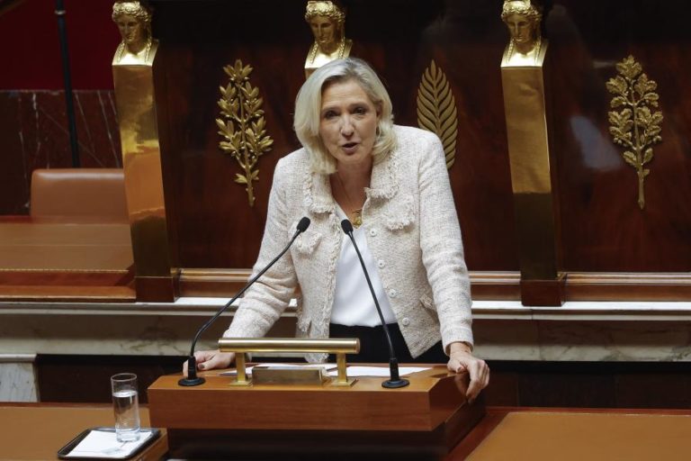 Le Pen votará para derrubar novo primeiro-ministro Lecornu se ele “não romper com o macronismo”