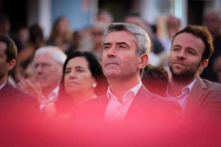 Carneiro defende entrega do OE2026 na data prevista porque “pressa é má conselheira”