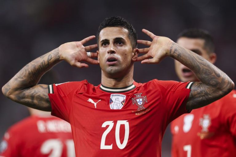 João Cancelo lesiona-se e vai falhar próximos jogos de Portugal