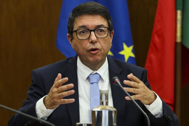 Diretor do SNS afasta relação entre fecho de urgências e morte de dois bebés