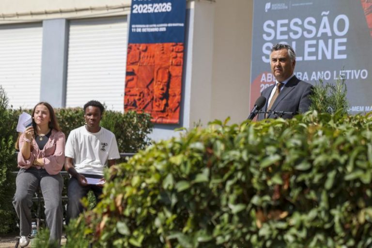 Ministro diz que ainda não é possível contabilizar alunos sem aulas, mas fala em arranque tranquilo