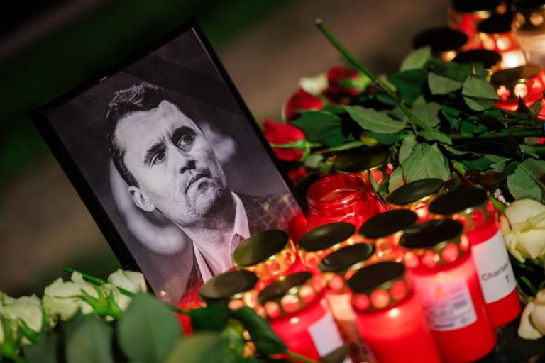 Encontradas mensagens antifascistas em cartuchos de munições do suspeito de matar Charlie Kirk