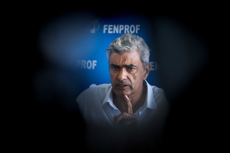 Professores enviam carta aberta a ministro a criticar recentes declarações